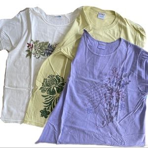 Set of 3 a Maui T-shirts size medium and large they all fit the same.